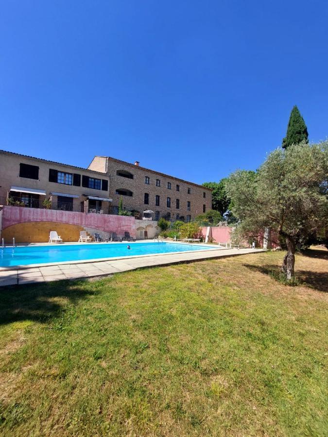 Logement D'Exception Pres Du Colorado Provencal Dans Une Residence Au Calme Avec Piscine Offrant Une Vue Imprenable Sur Le Luberon Depuis Sa Terrasse Viens المظهر الخارجي الصورة